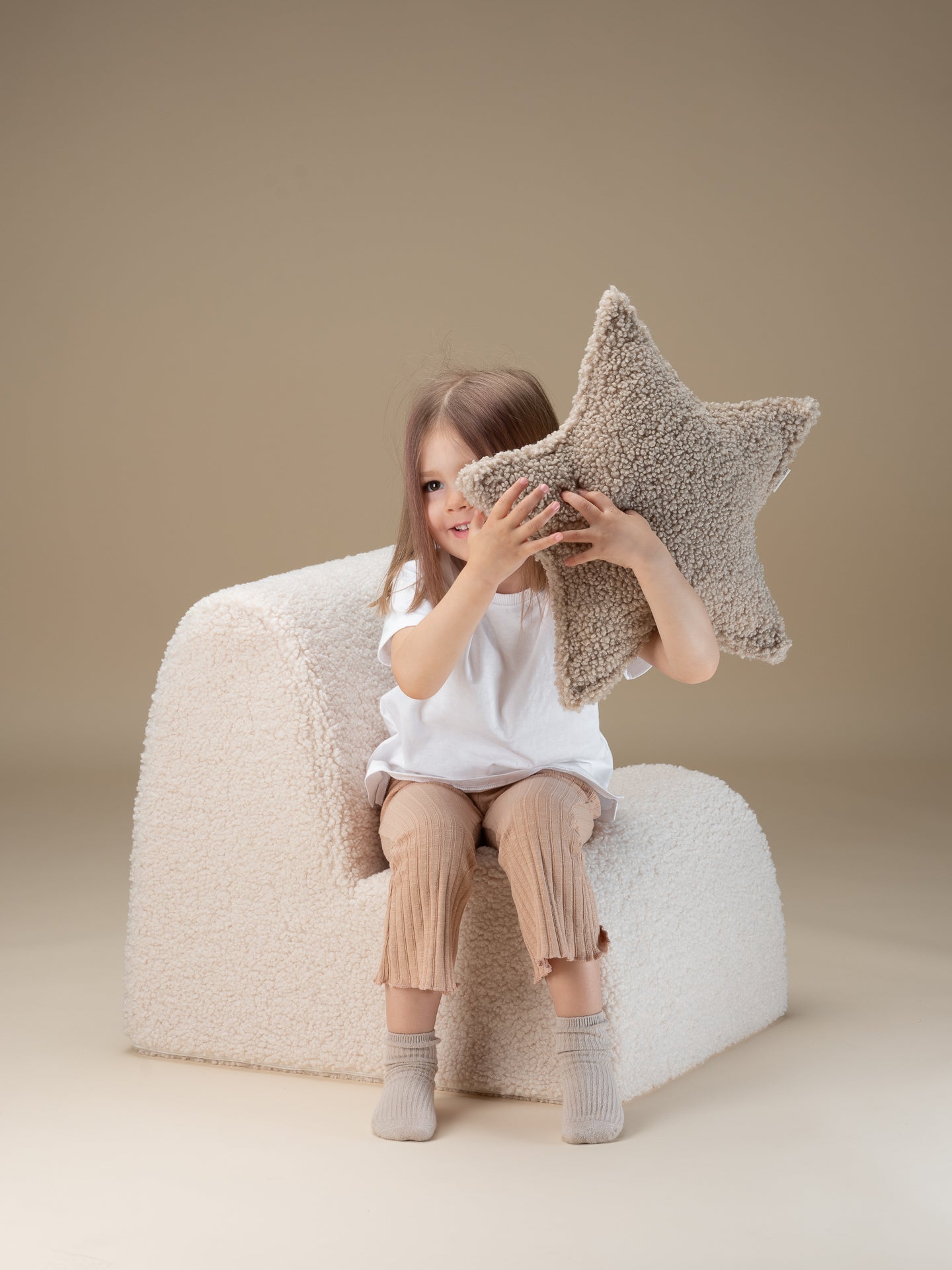 Poltroncina Cream White Cloud Chair – Un Rifugio Morbido e Accogliente per il Tuo Bambino