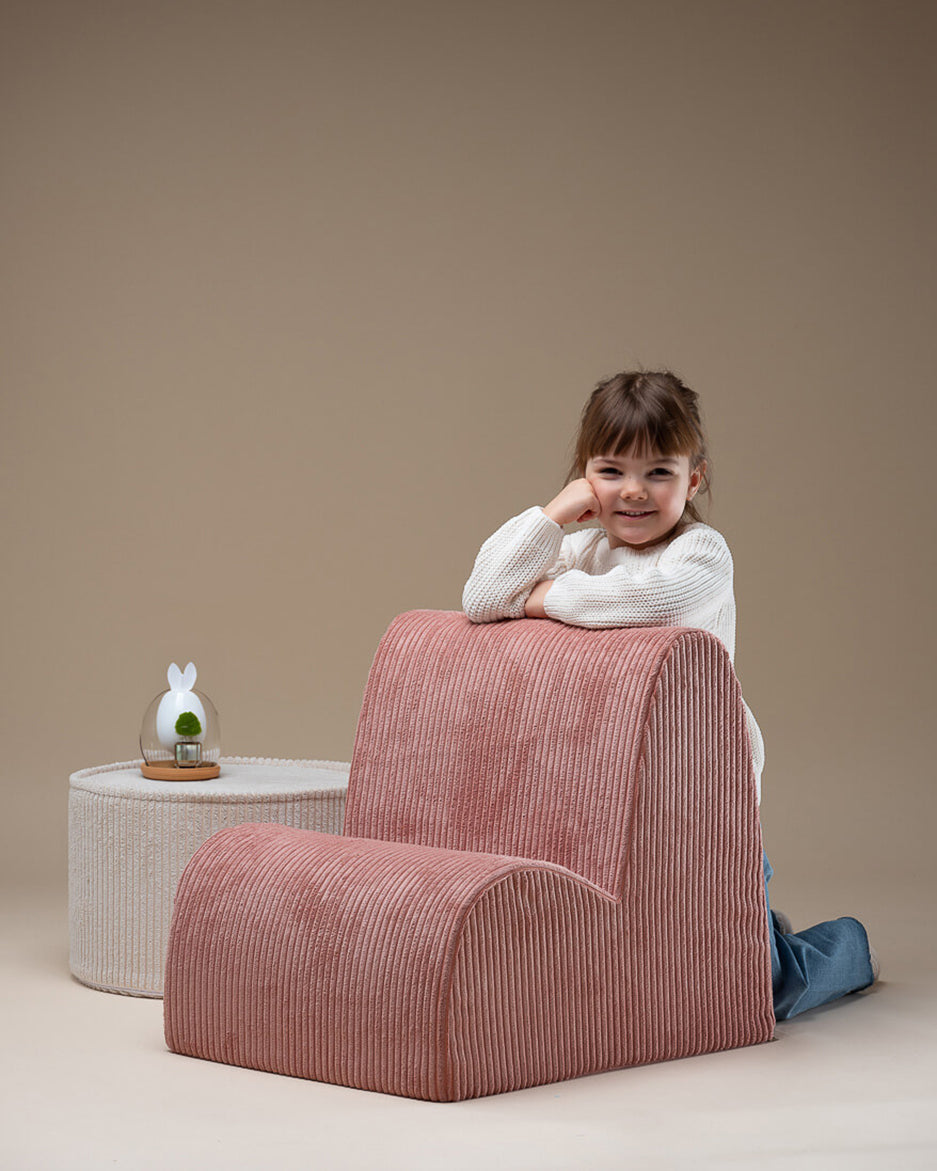 Poltroncina Pink Mousse Cloud – Un Angolo di Morbidezza per il Tuo Bambino
