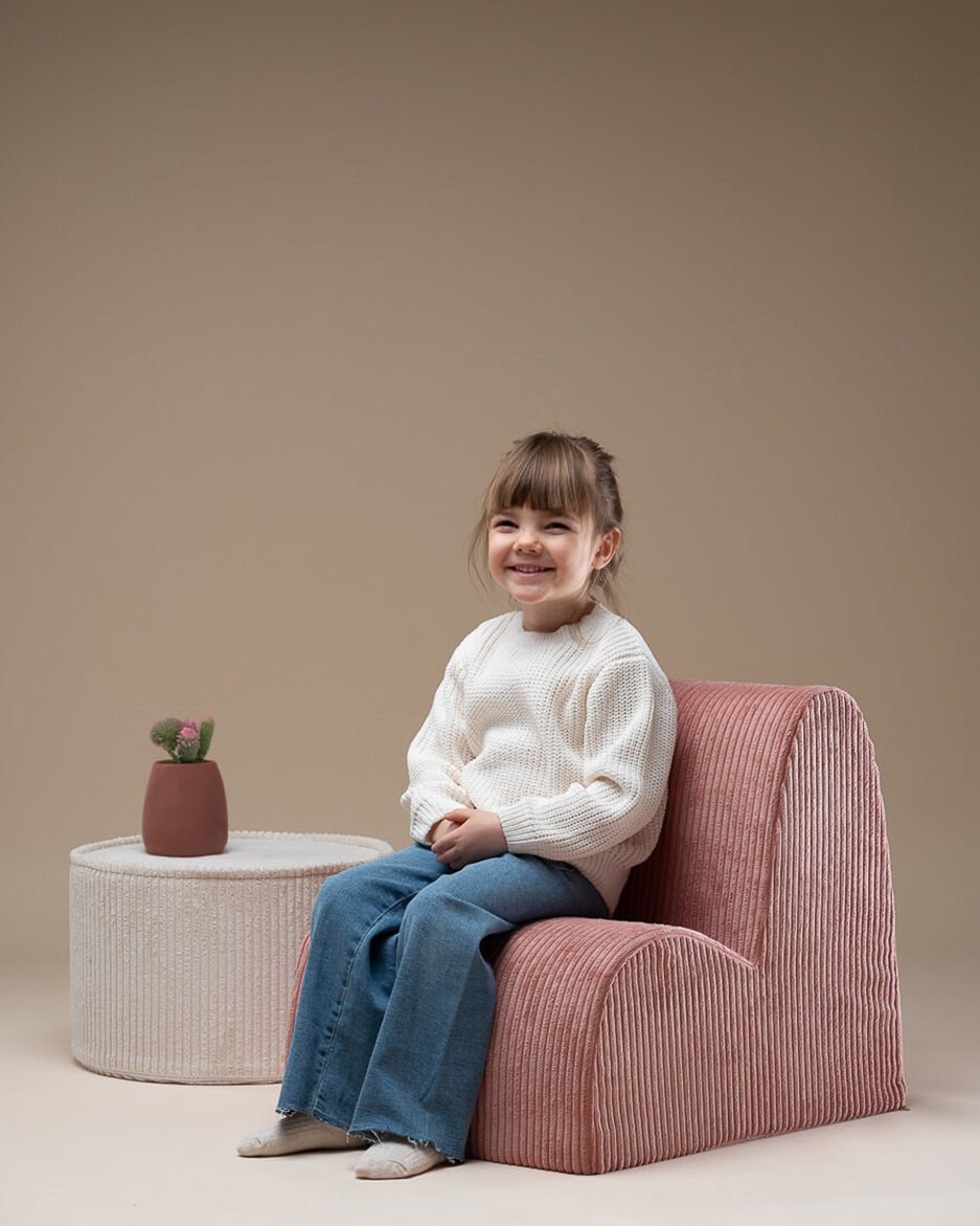 Poltroncina Pink Mousse Cloud – Un Angolo di Morbidezza per il Tuo Bambino