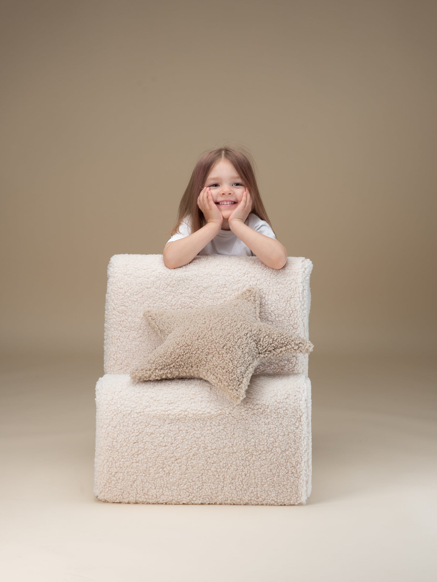 Poltroncina Cream White Cloud Chair – Un Rifugio Morbido e Accogliente per il Tuo Bambino