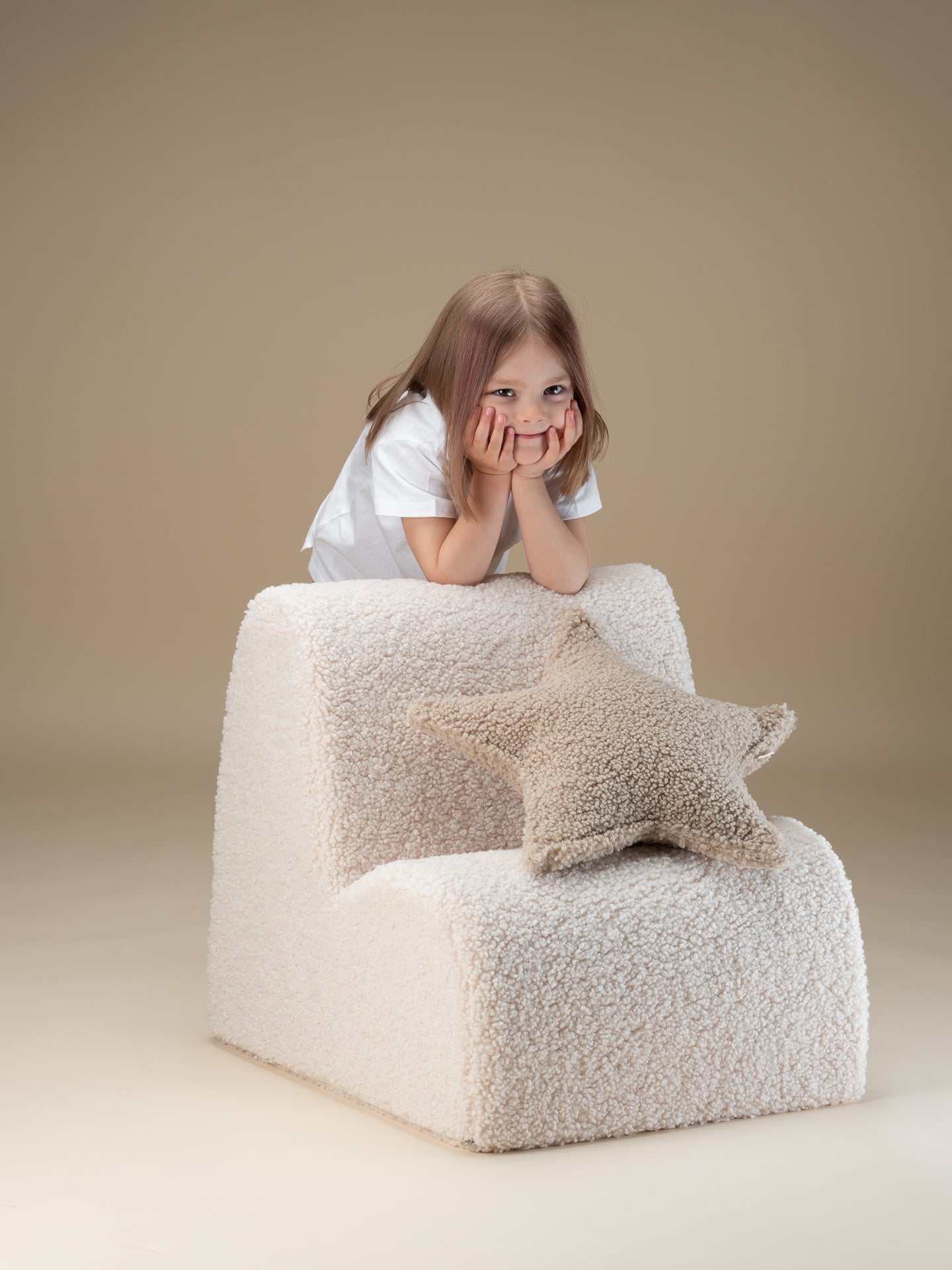 Poltroncina Cream White Cloud Chair – Un Rifugio Morbido e Accogliente per il Tuo Bambino