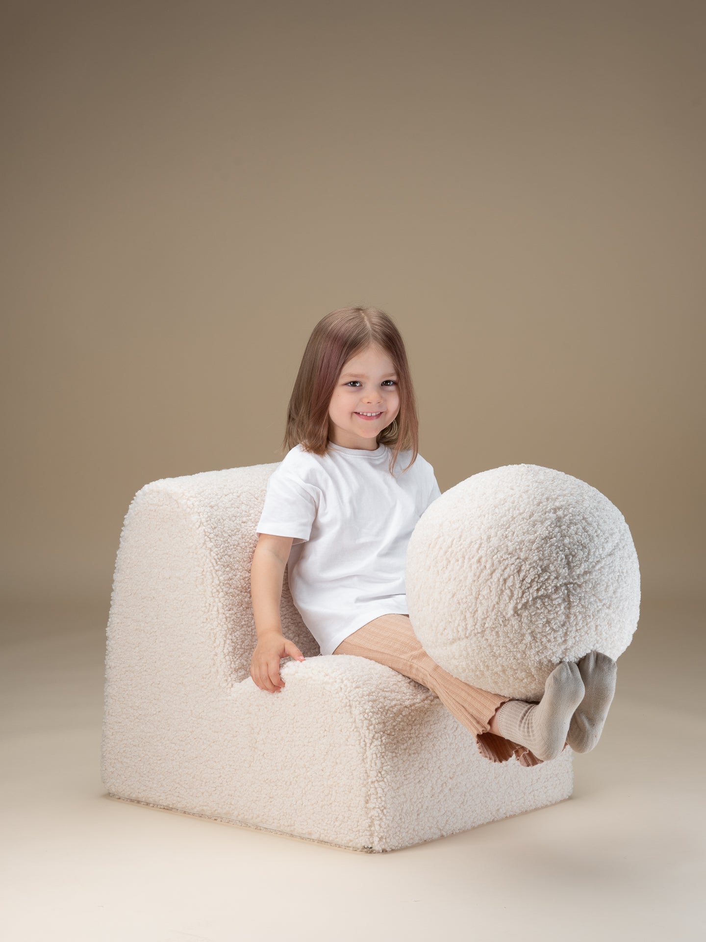 Poltroncina Cream White Cloud Chair – Un Rifugio Morbido e Accogliente per il Tuo Bambino