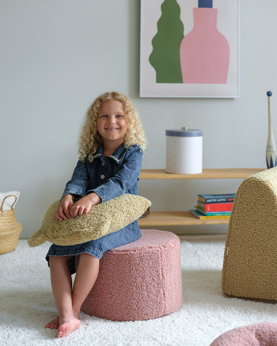 Guava Pink Pouffe – Stile e Funzionalità per Ogni Spazio