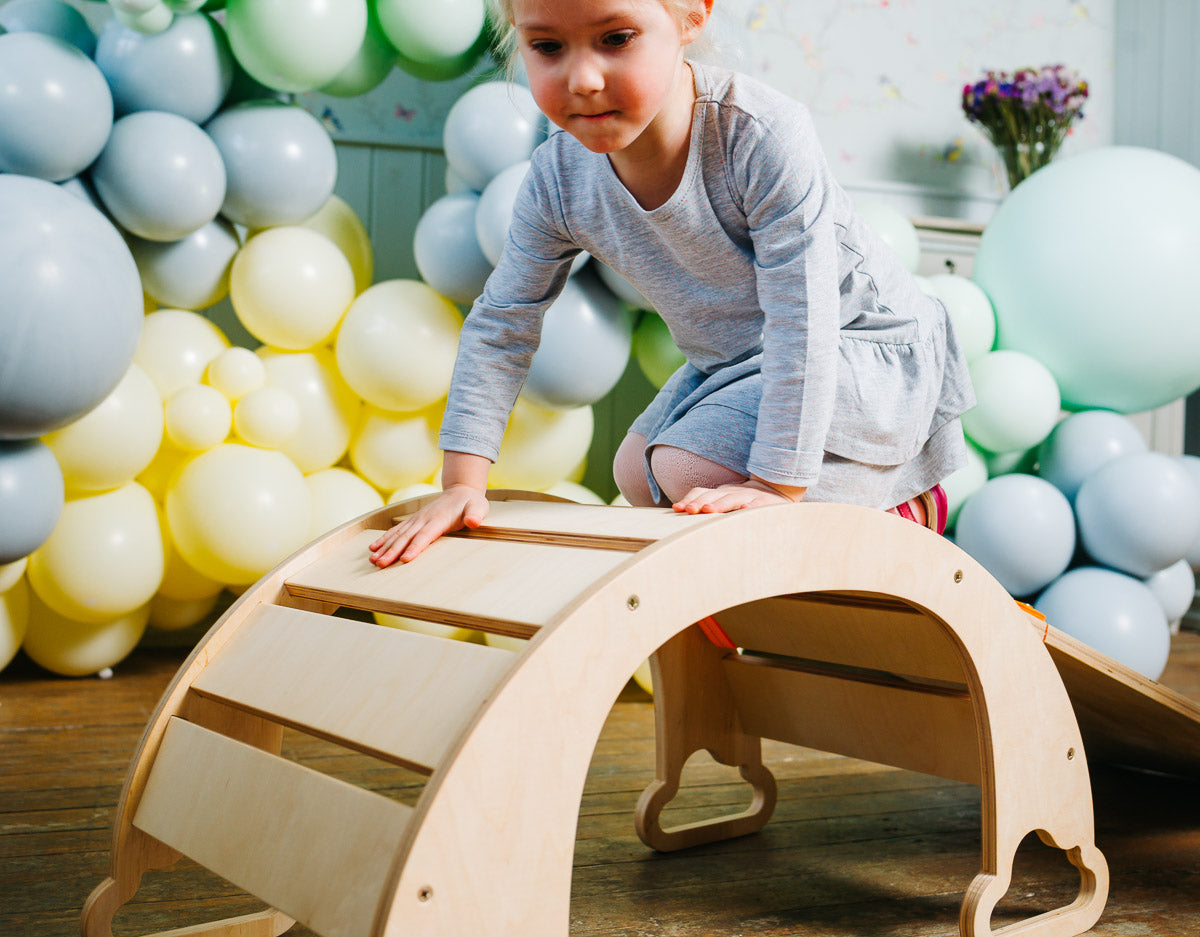 Dondolo Multifunzionale The Swing Rainbow Legno Naturale - Gioco Sensoriale e Motorio per Bambini