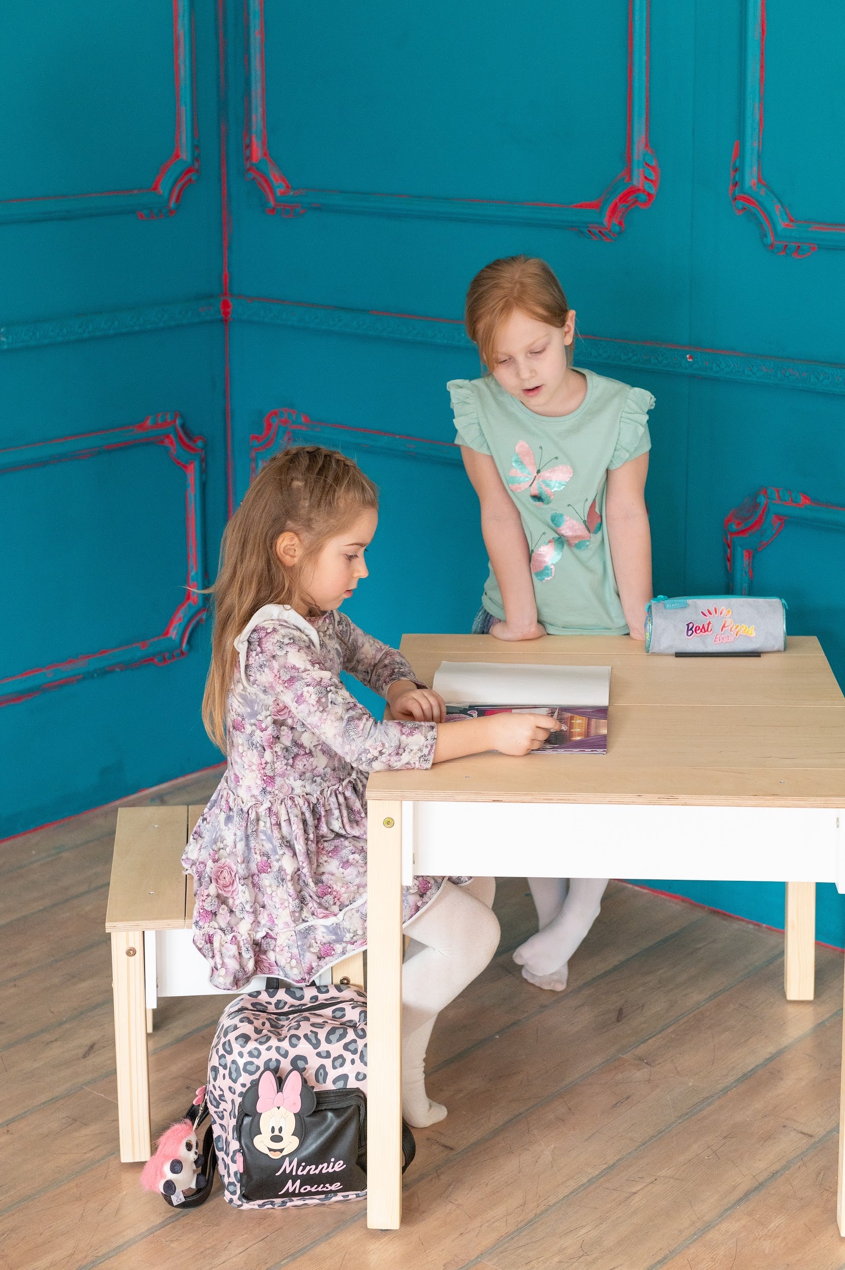 Set Tavolo e Sedia con Contenitore Bianco - Design Intelligente e Salvaspazio per Bambini