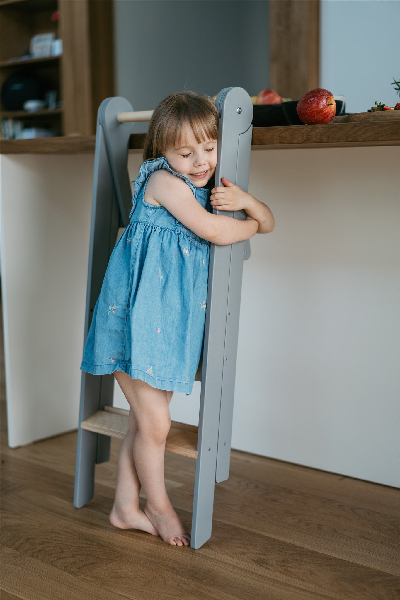 Torre di Apprendimento Montessori Pieghevole con Sbarre Rimovibili leg&go - Grigio e Legno Naturale