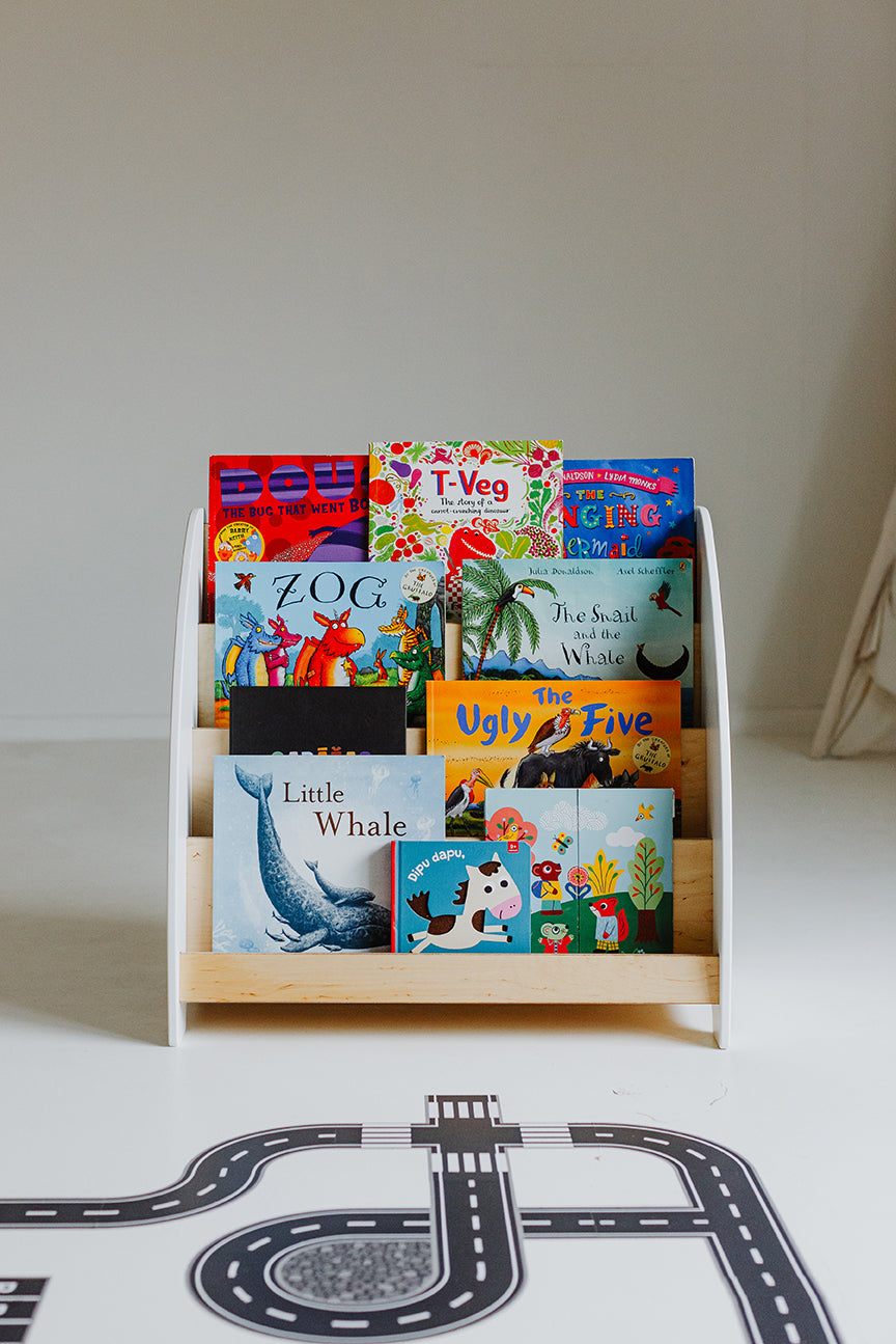 Set di Mobili Montessori Variabile: Appendiabiti + Scaffale per Libri - Bianco