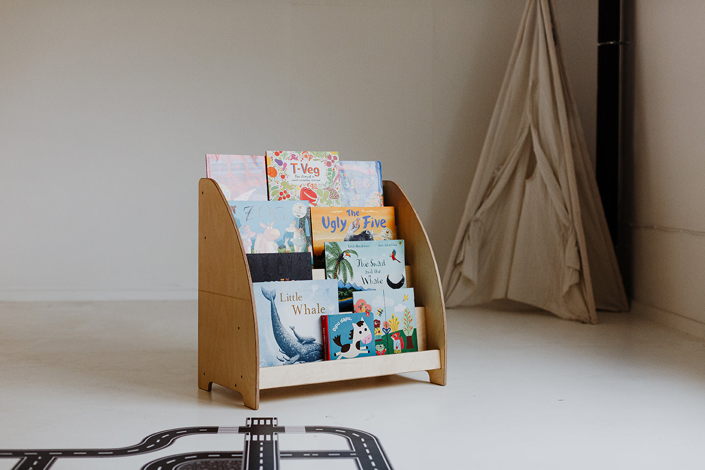 Set di Mobili Montessori Variabile: Appendiabiti + Scaffale per Libri - Legno Naturale