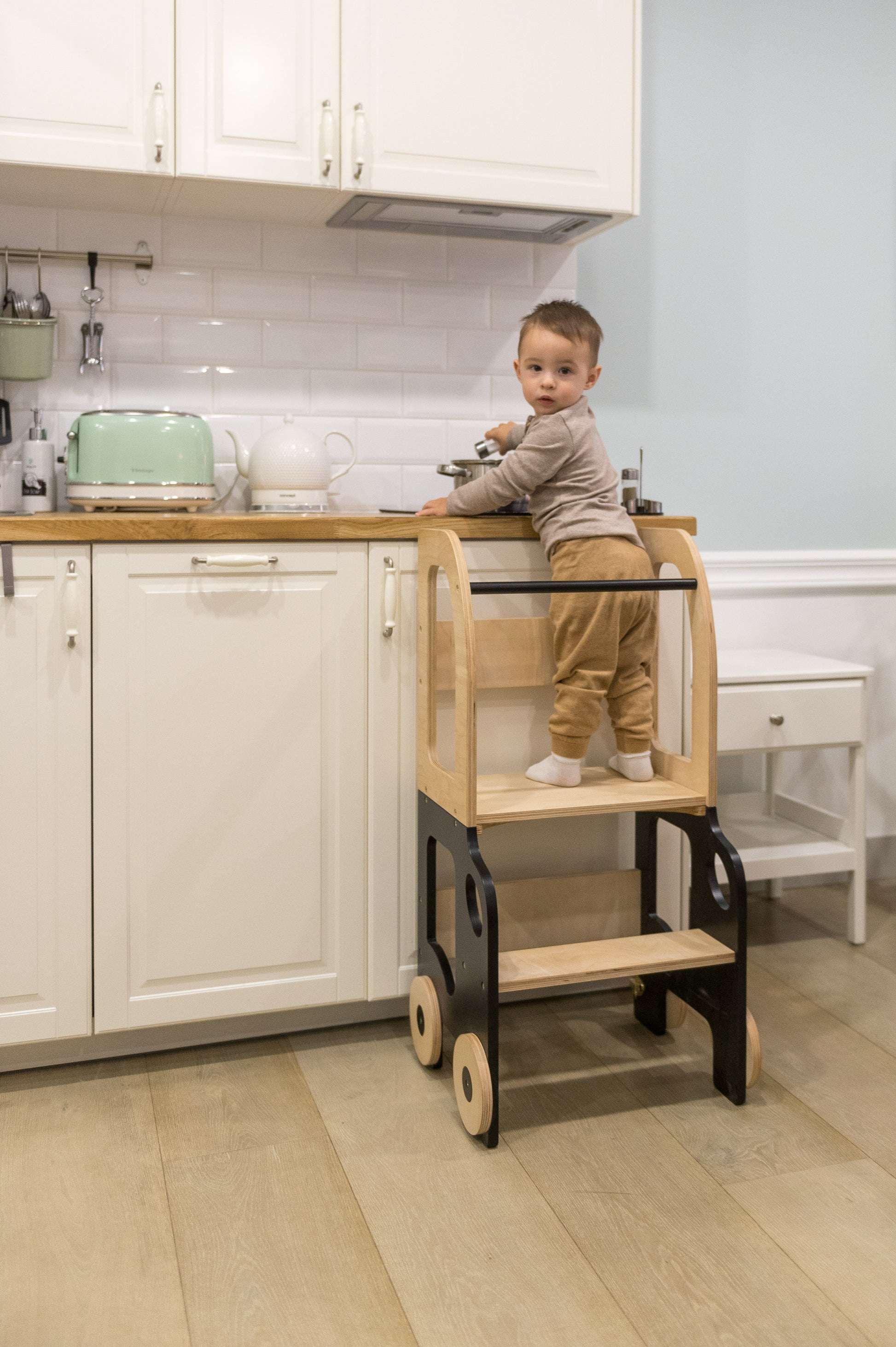 Sgabello Montessori multifunzionale Nero e Legno Naturale - Torre di apprendimento trasformabile