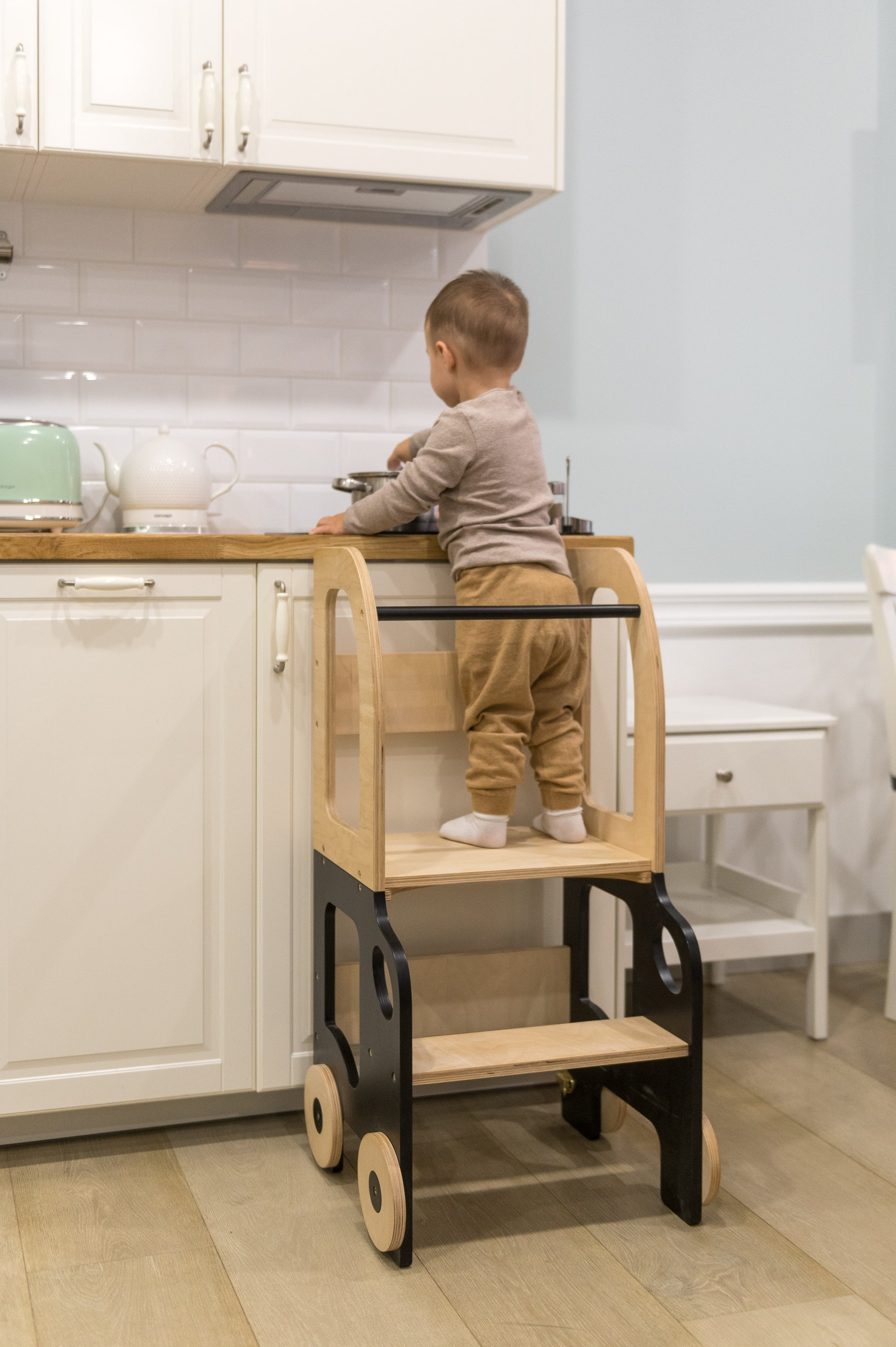 Sgabello Montessori multifunzionale Nero e Legno Naturale - Torre di apprendimento trasformabile