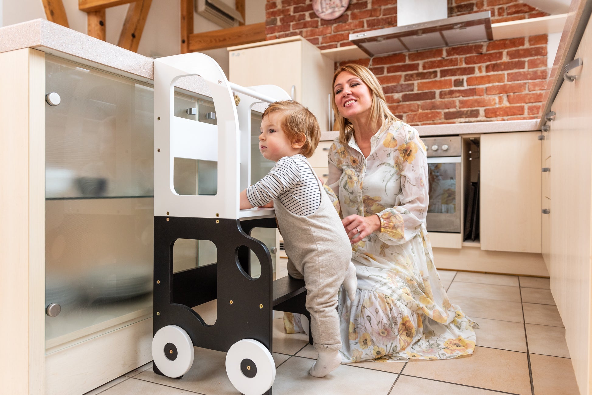 Sgabello Montessori multifunzionale Bianco e Nero - Torre di apprendimento trasformabile
