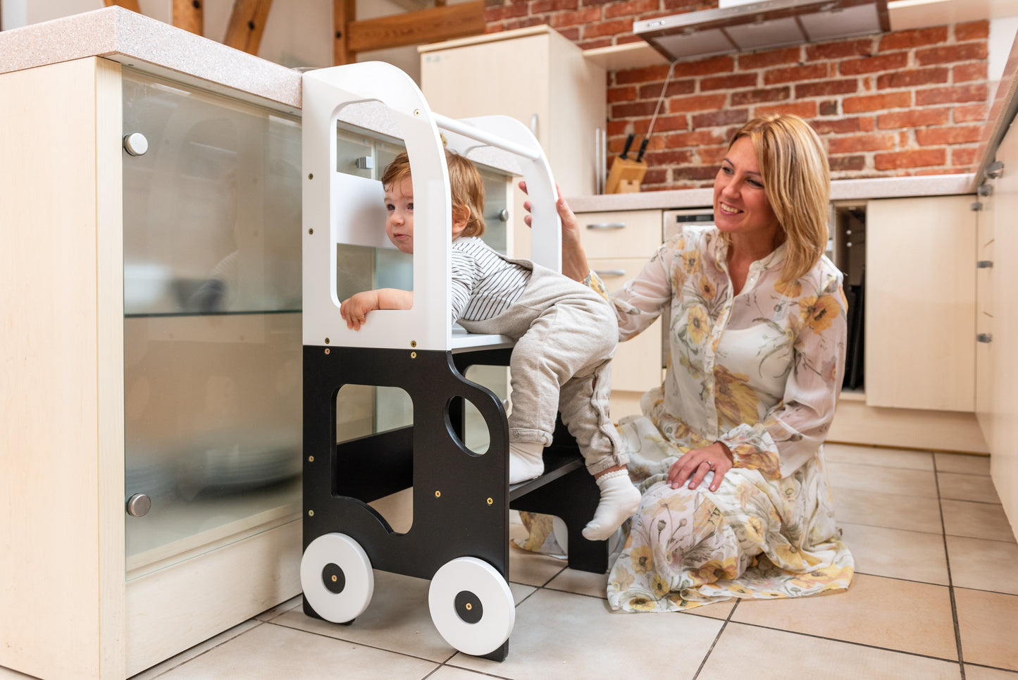 Sgabello Montessori multifunzionale Bianco e Nero - Torre di apprendimento trasformabile
