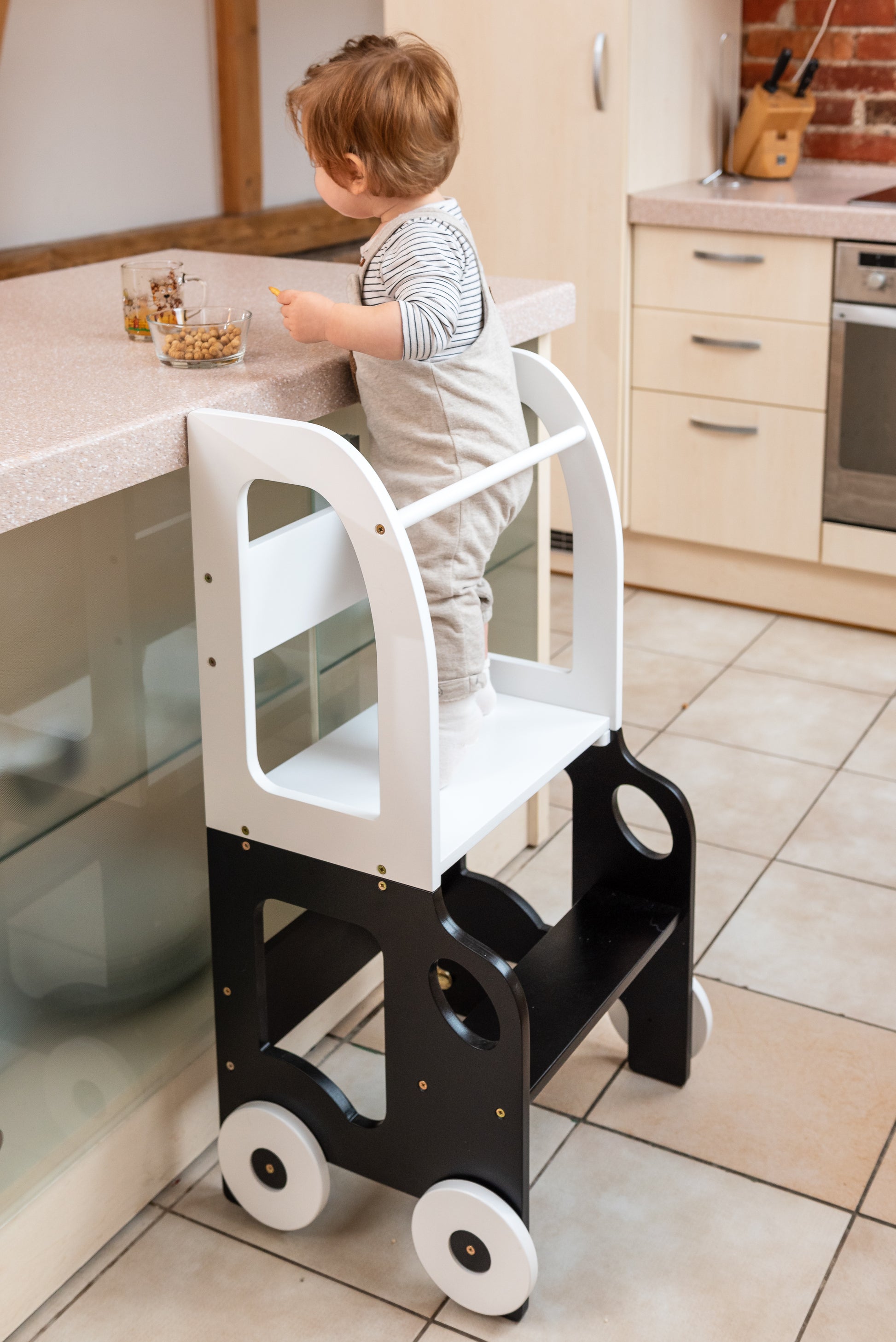 Sgabello Montessori multifunzionale Bianco e Nero - Torre di apprendimento trasformabile