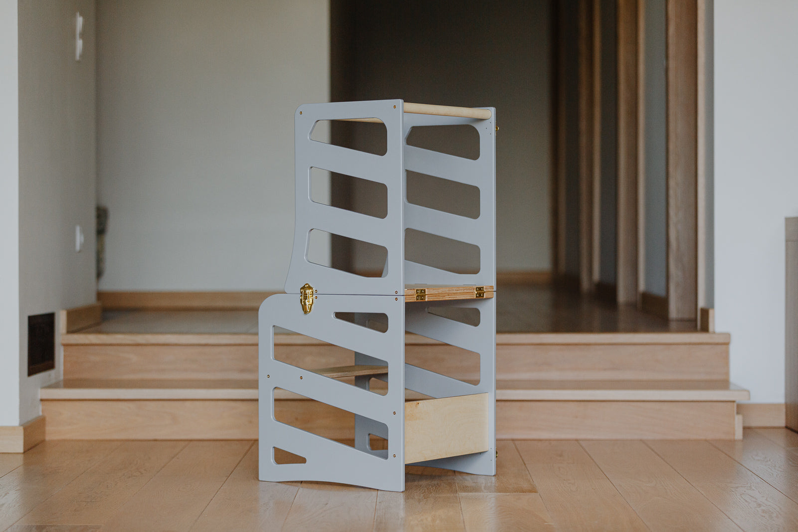 Torre di Apprendimento 2 in 1 – Design a Strisce / Scrivania – Grigio